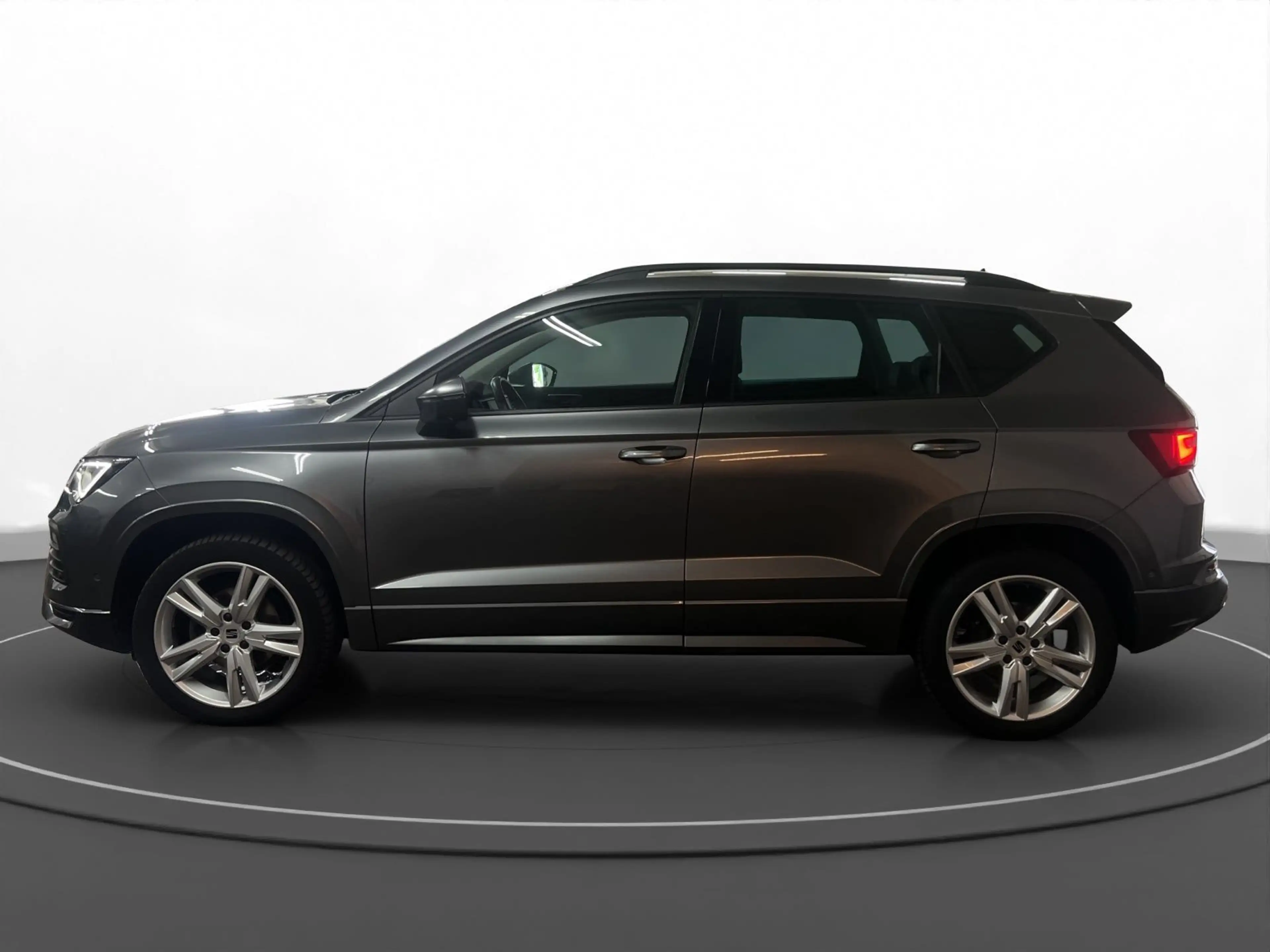 SEAT Ateca 1.5 TSI FR LED LM 18" Navi PDC+RFK Tempoma — photo 6