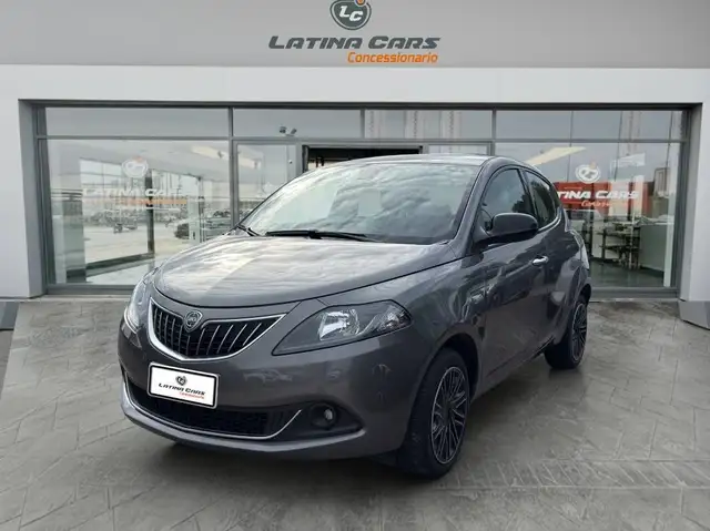 Lancia Ypsilon 1.0 firefly hybrid Gold s&s 70cv 5p. Con CARPLAY