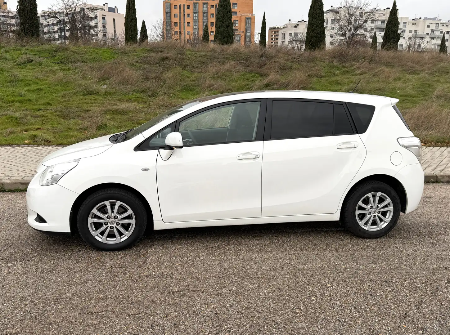 Toyota Verso Verso 2.0D4D Advance Advance Blanco - 2