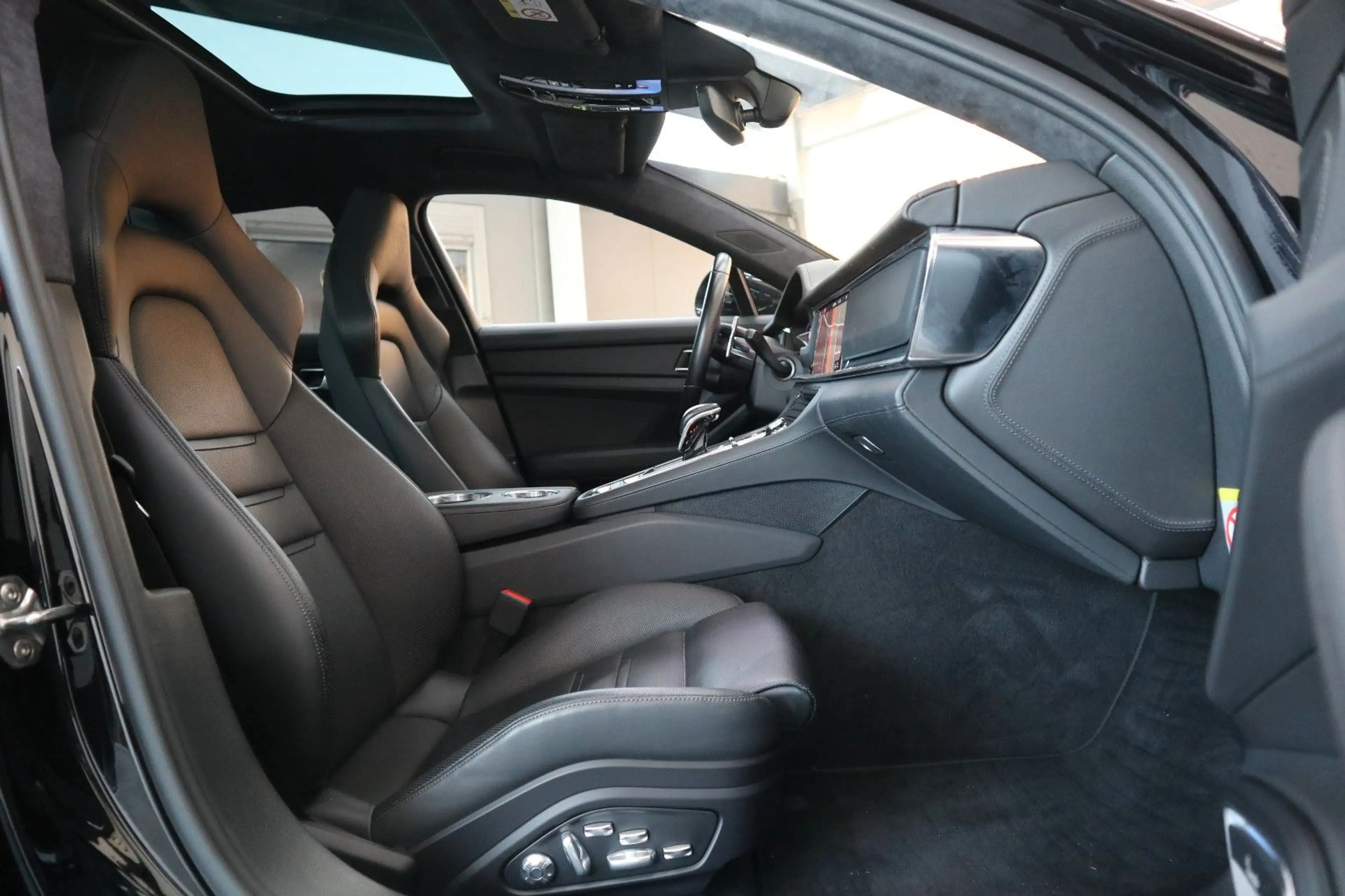 Porsche Panamera Sport Turismo TurboS*Approved 02/28 — photo 16