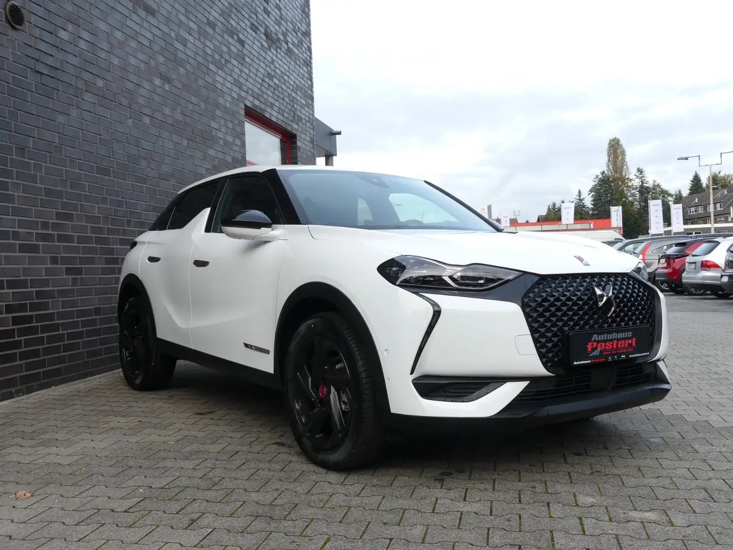DS Automobiles DS 3 Crossback BL130 Perfomance Line Plus Weiß - 1
