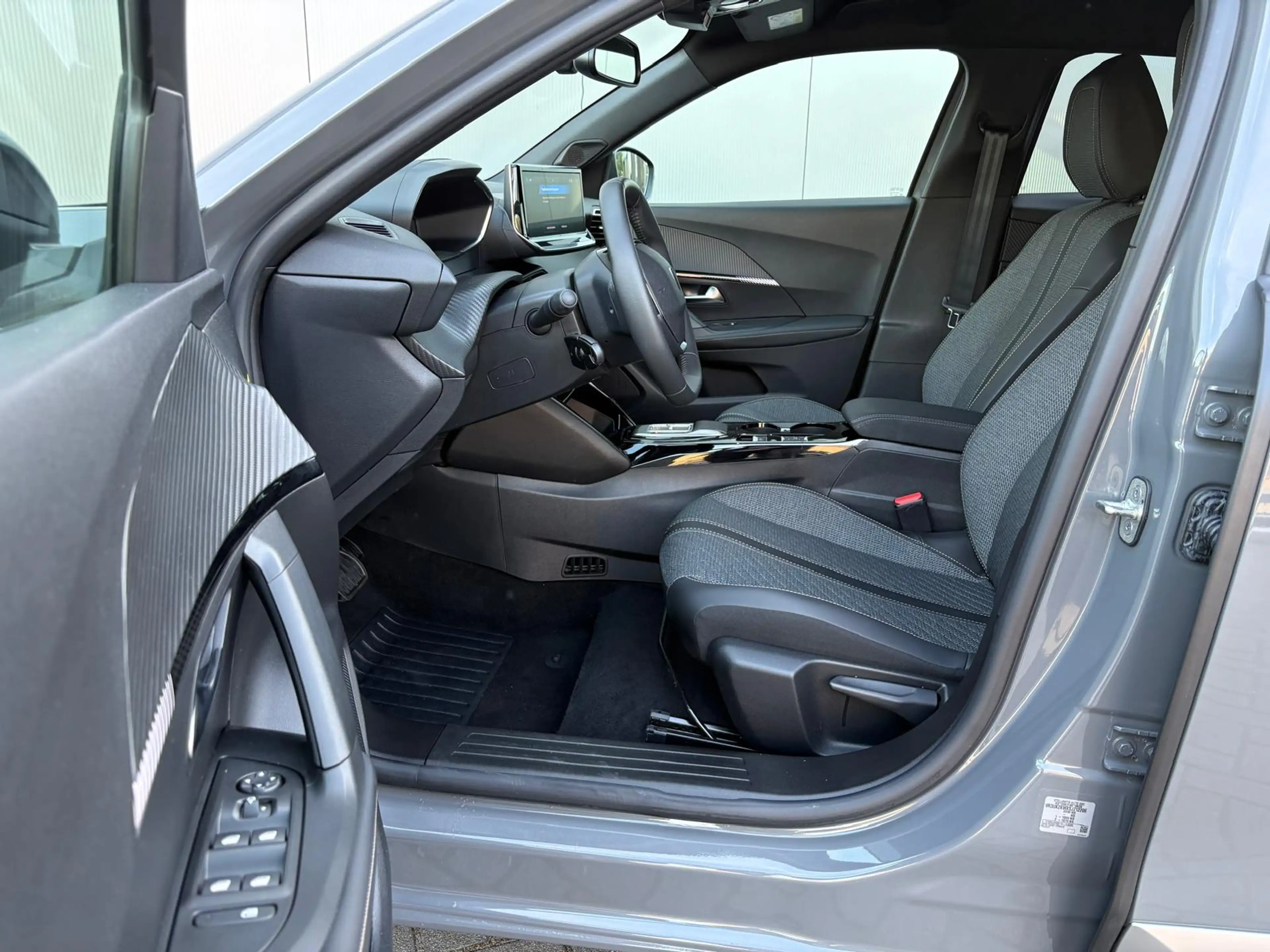Peugeot e-2008 EV Allure 54 kWh Parkeerhulp/Carplay-Android-auto/ — photo 6