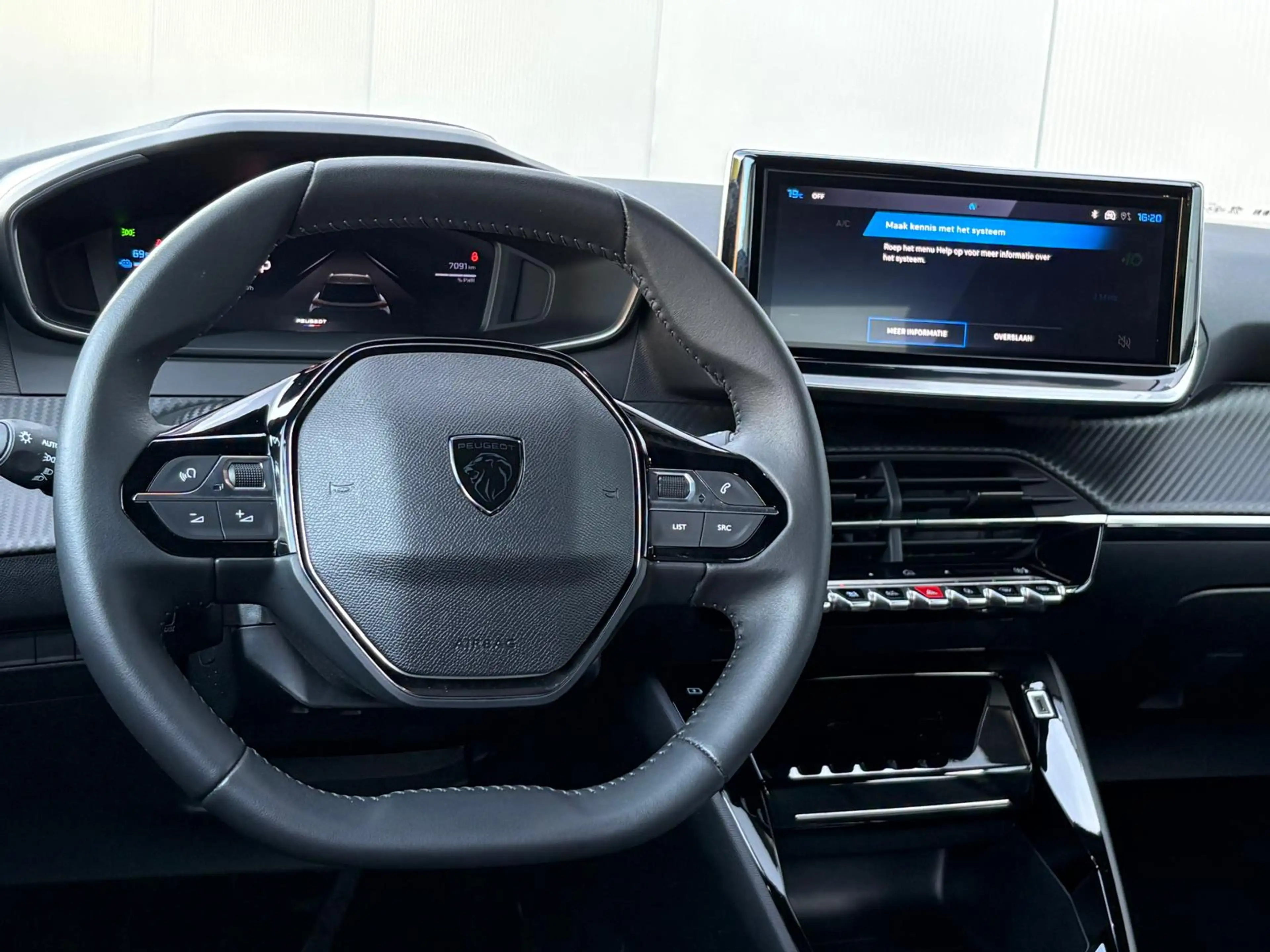 Peugeot e-2008 EV Allure 54 kWh Parkeerhulp/Carplay-Android-auto/ — photo 13