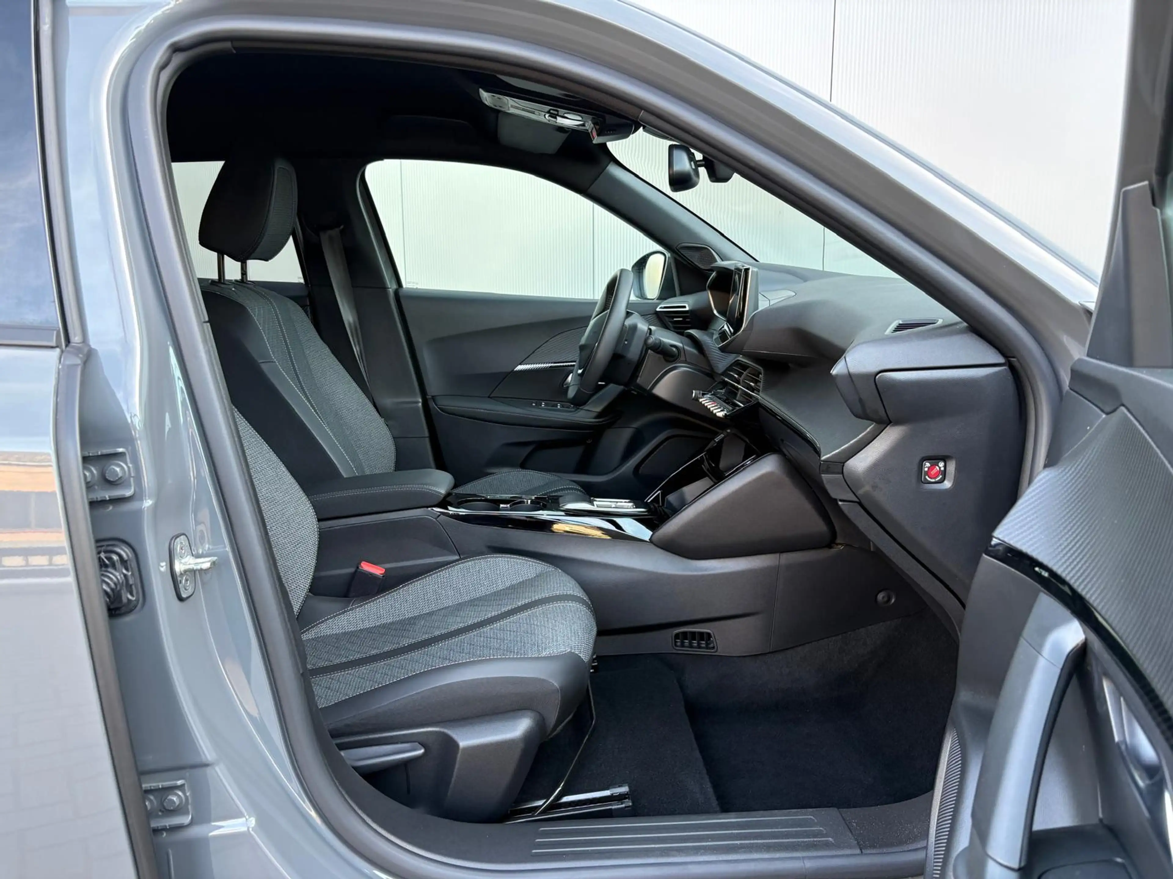Peugeot e-2008 EV Allure 54 kWh Parkeerhulp/Carplay-Android-auto/ — photo 11