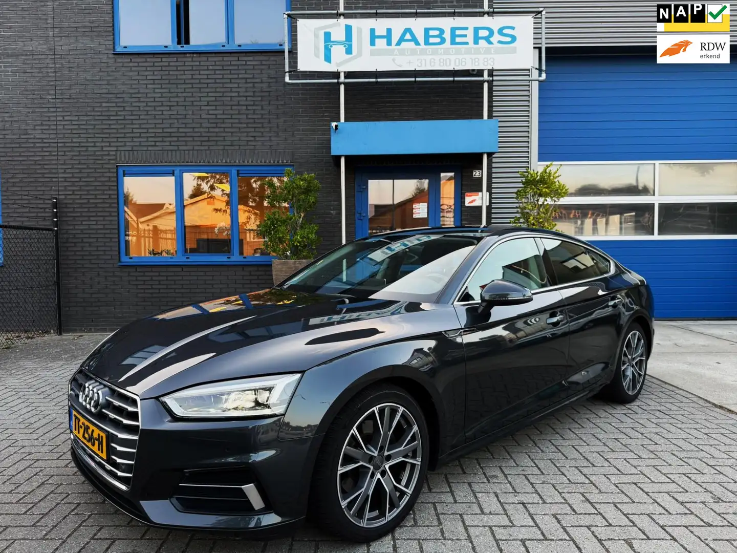 Audi A5 Sportback 2.0 TFSI MHEV Design Pro Line Plus 190PK Grijs - 1