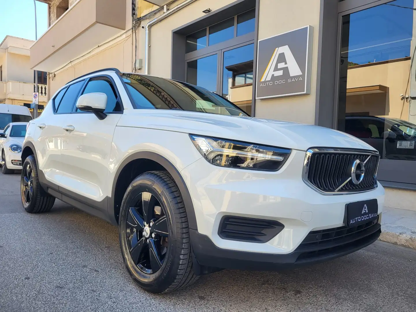 Volvo XC40 D3 150 Cv AWD Geartronic+Retrocamera+Cerchi Black. Bianco - 1