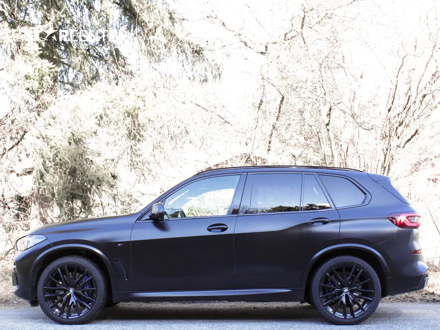 BMW X5 M 50i G05 M-Sport Aut. Černá - 2