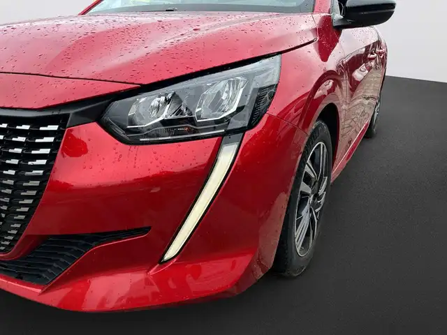Peugeot 208 view 11