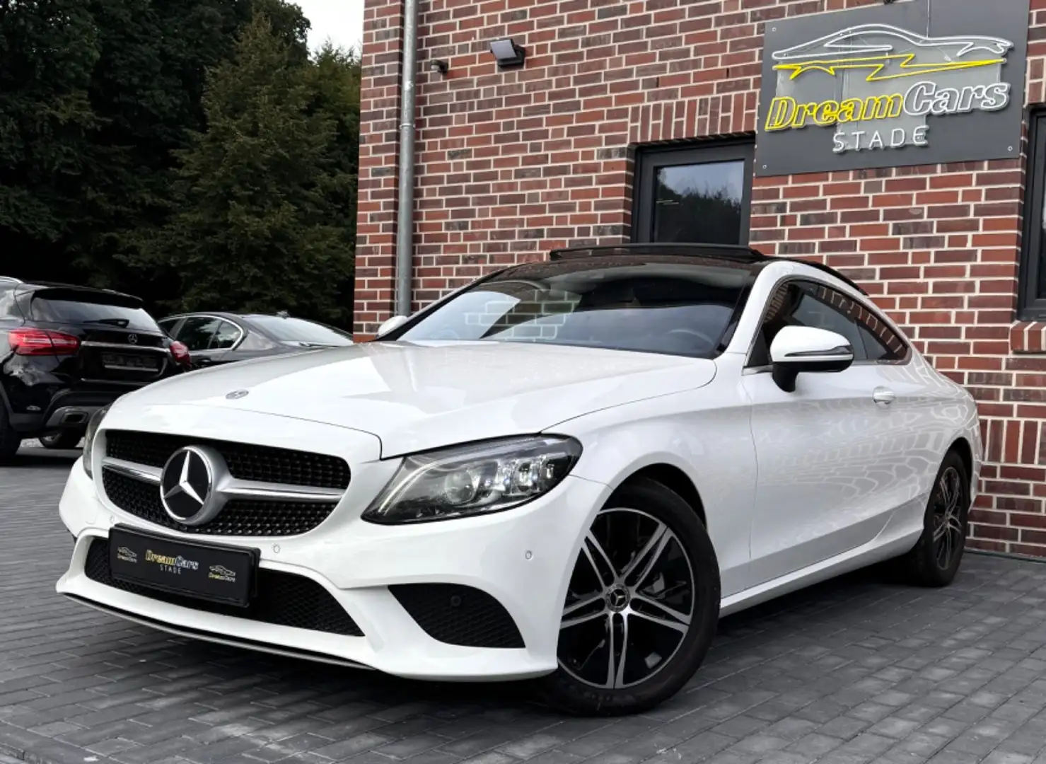 Mercedes-Benz C 220 C220d Coupe Pano*Multibeam*Virtual*Night*Keyless Weiß - 1