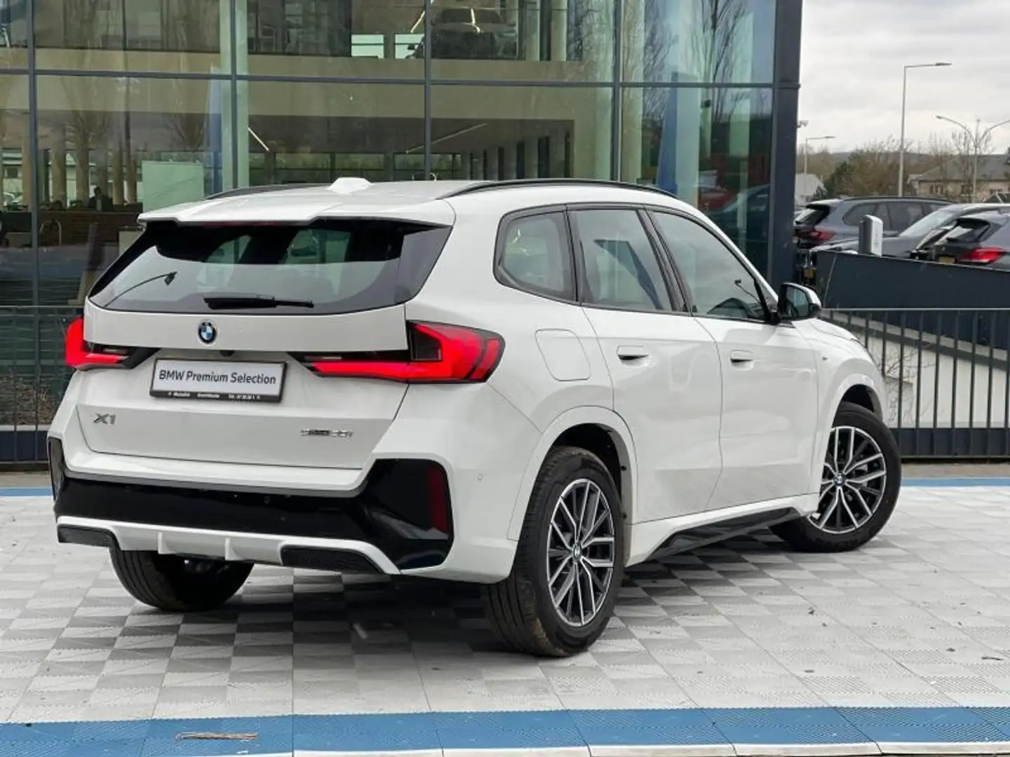 BMW X1 sDrive 20i Blanc - 2