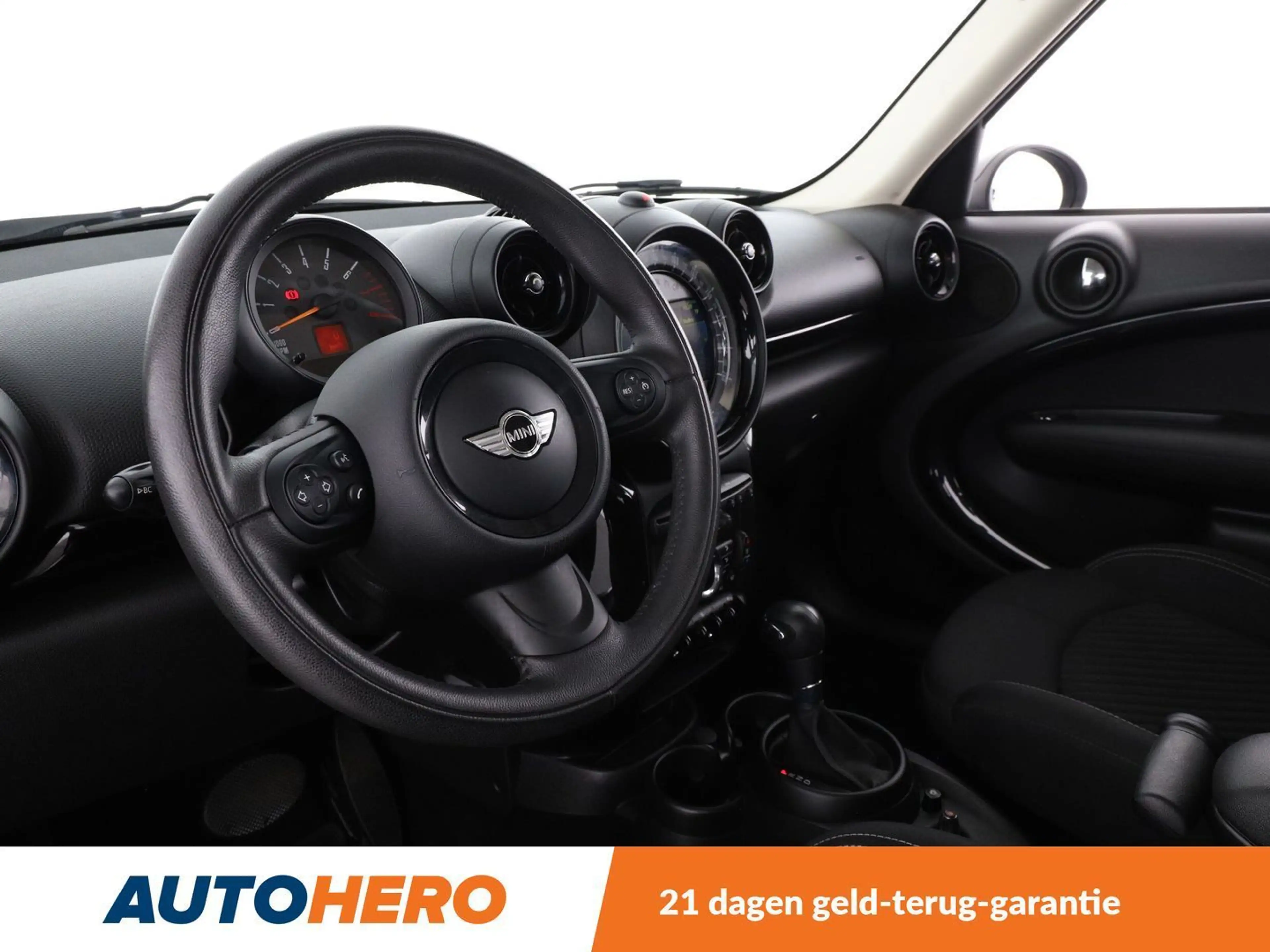 MINI One Countryman One — photo 11