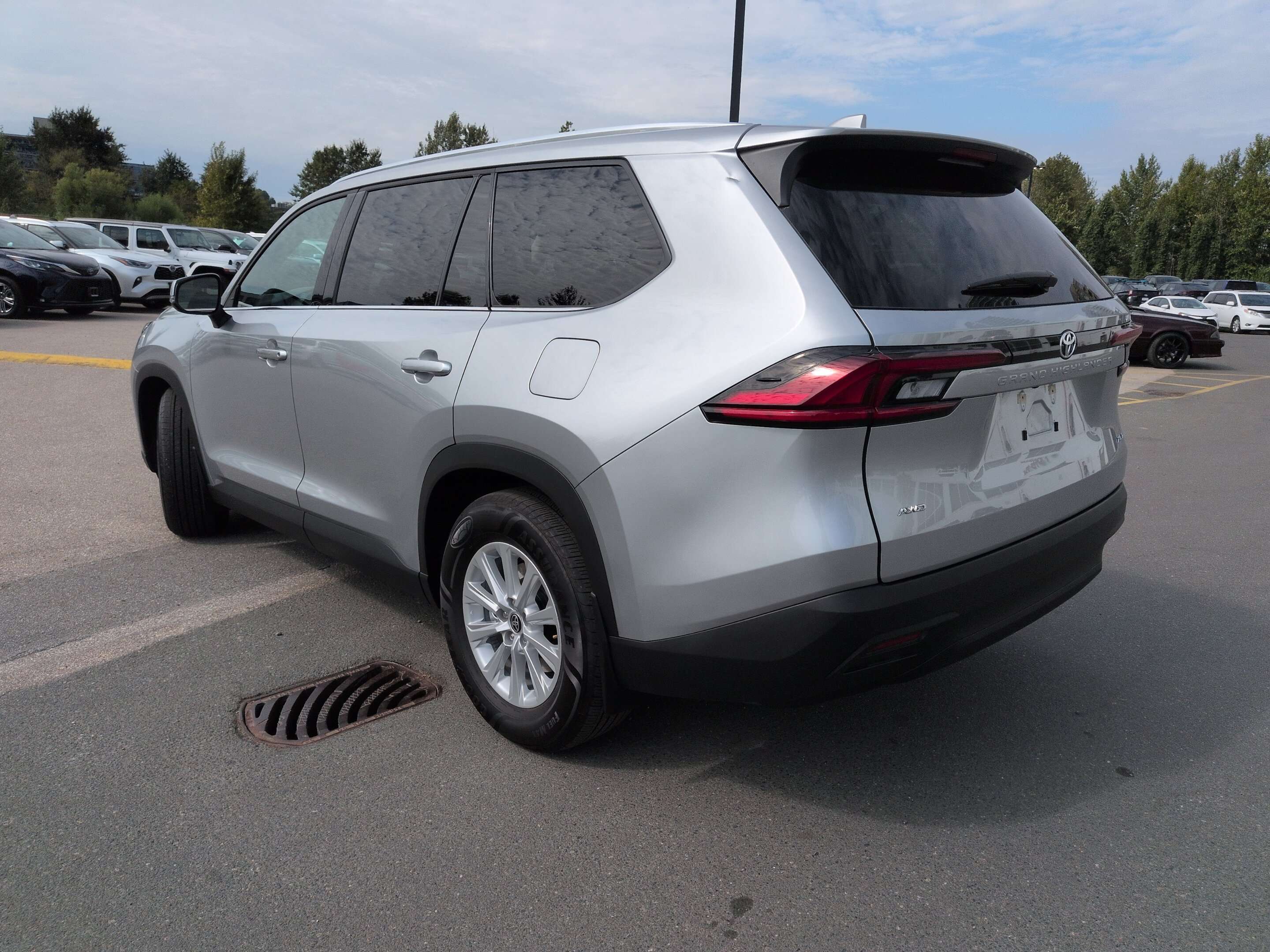 2026 Toyota Grand Highlander XLE AWD - Rare, Local, No Accidents! — снимка 1