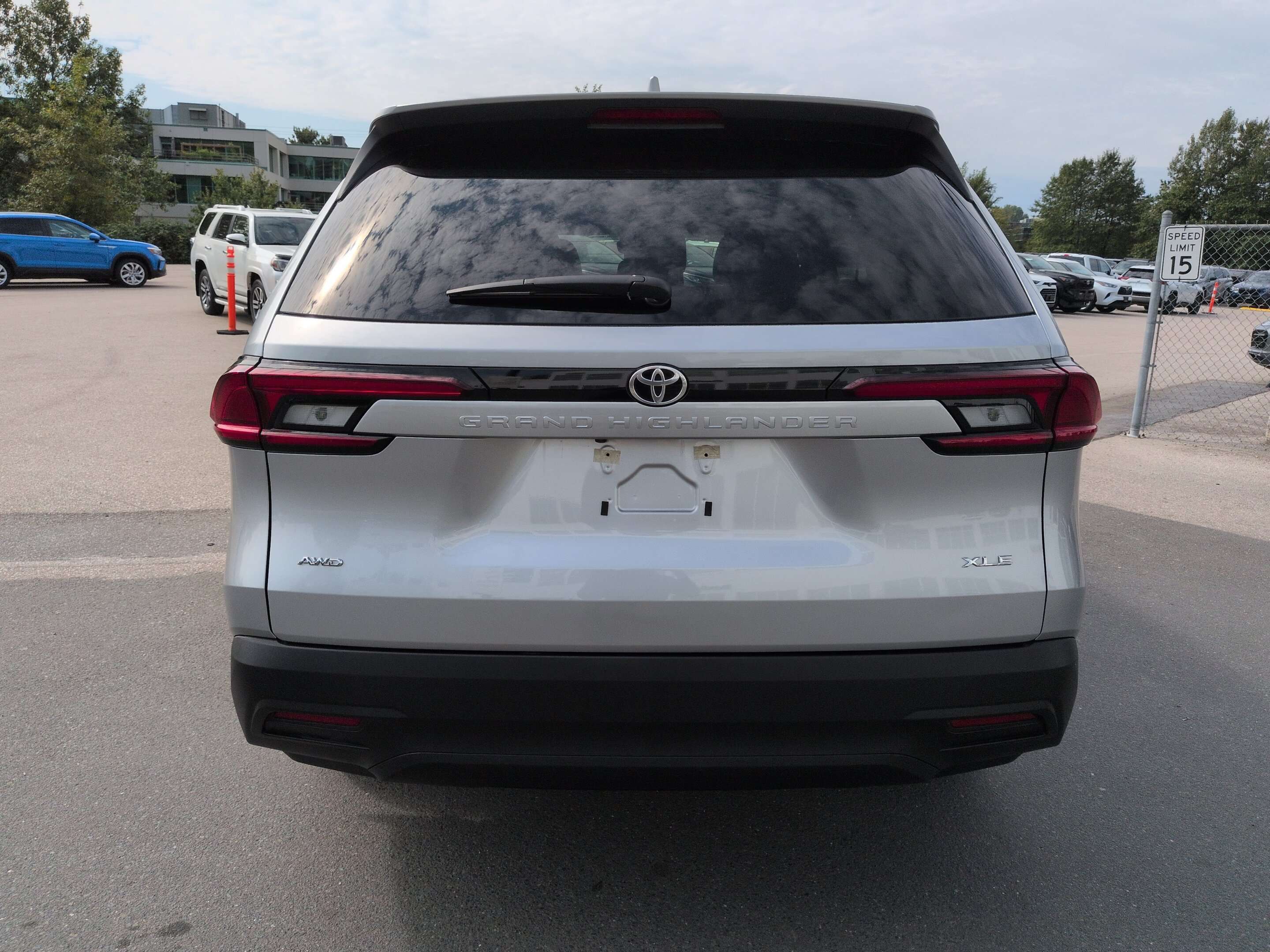 2026 Toyota Grand Highlander XLE AWD - Rare, Local, No Accidents! — снимка 1