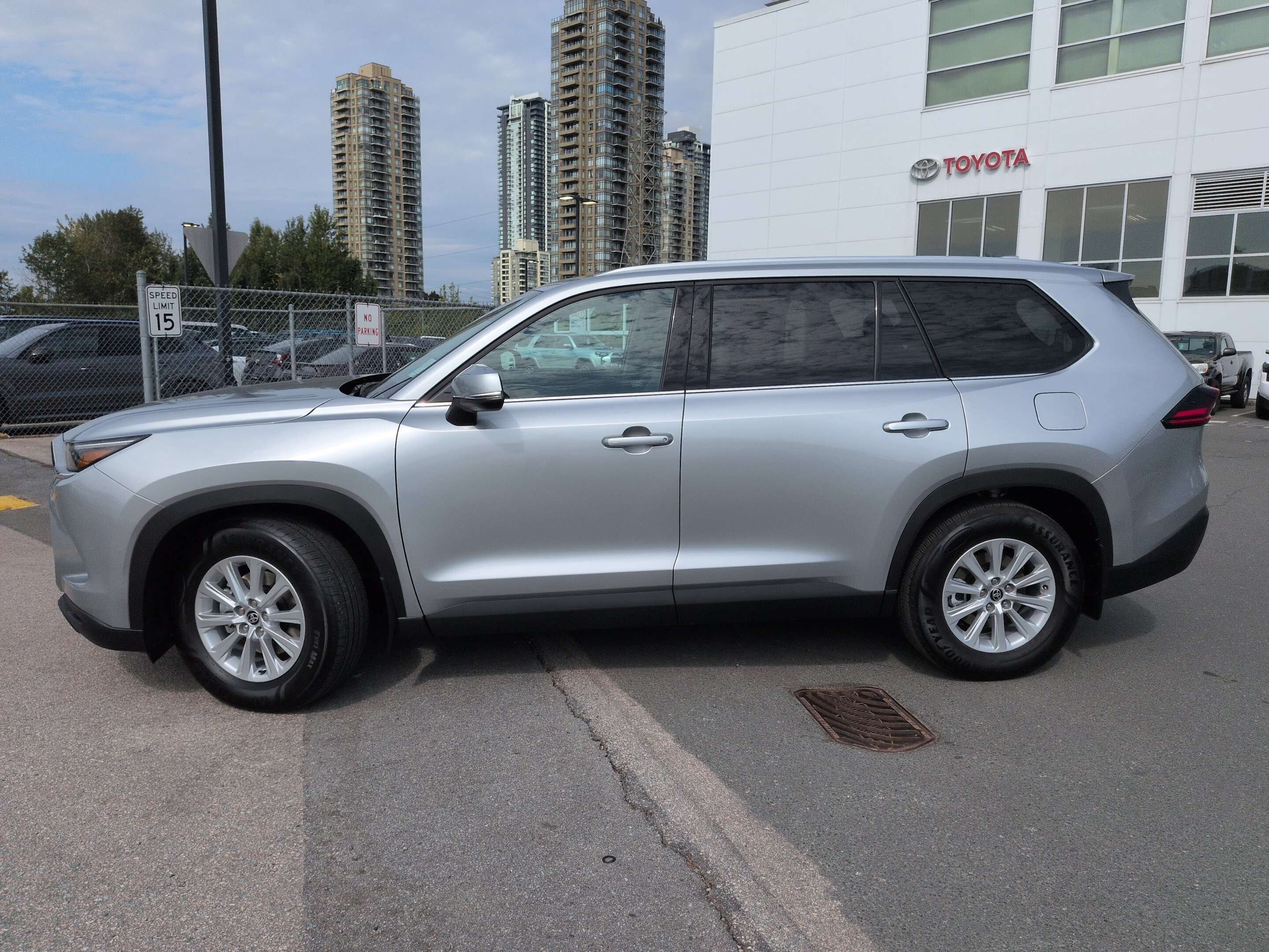 2026 Toyota Grand Highlander XLE AWD - Rare, Local, No Accidents! — снимка 1