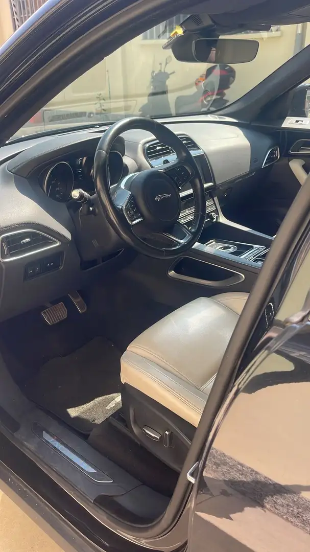 Jaguar F-Pace 2.0d i4 Prestige awd 180cv auto my19 Noir - 2