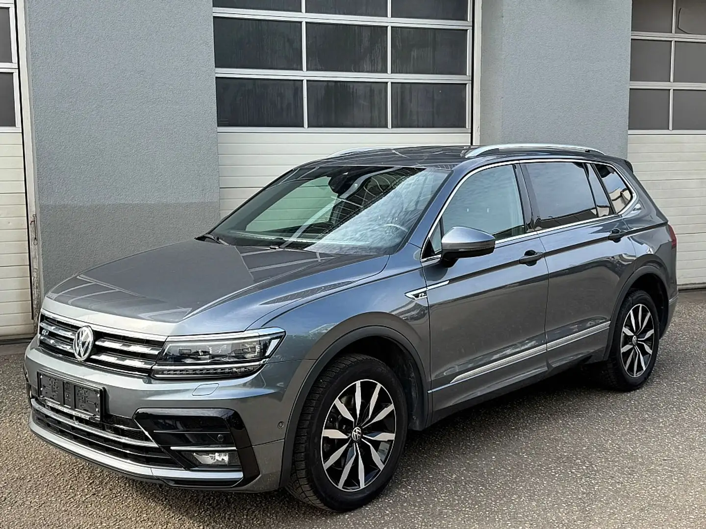 Volkswagen Tiguan Allspace 2,0 TDI 4Motion DSG *R-LINE*7-Sitzer!* Grau - 2