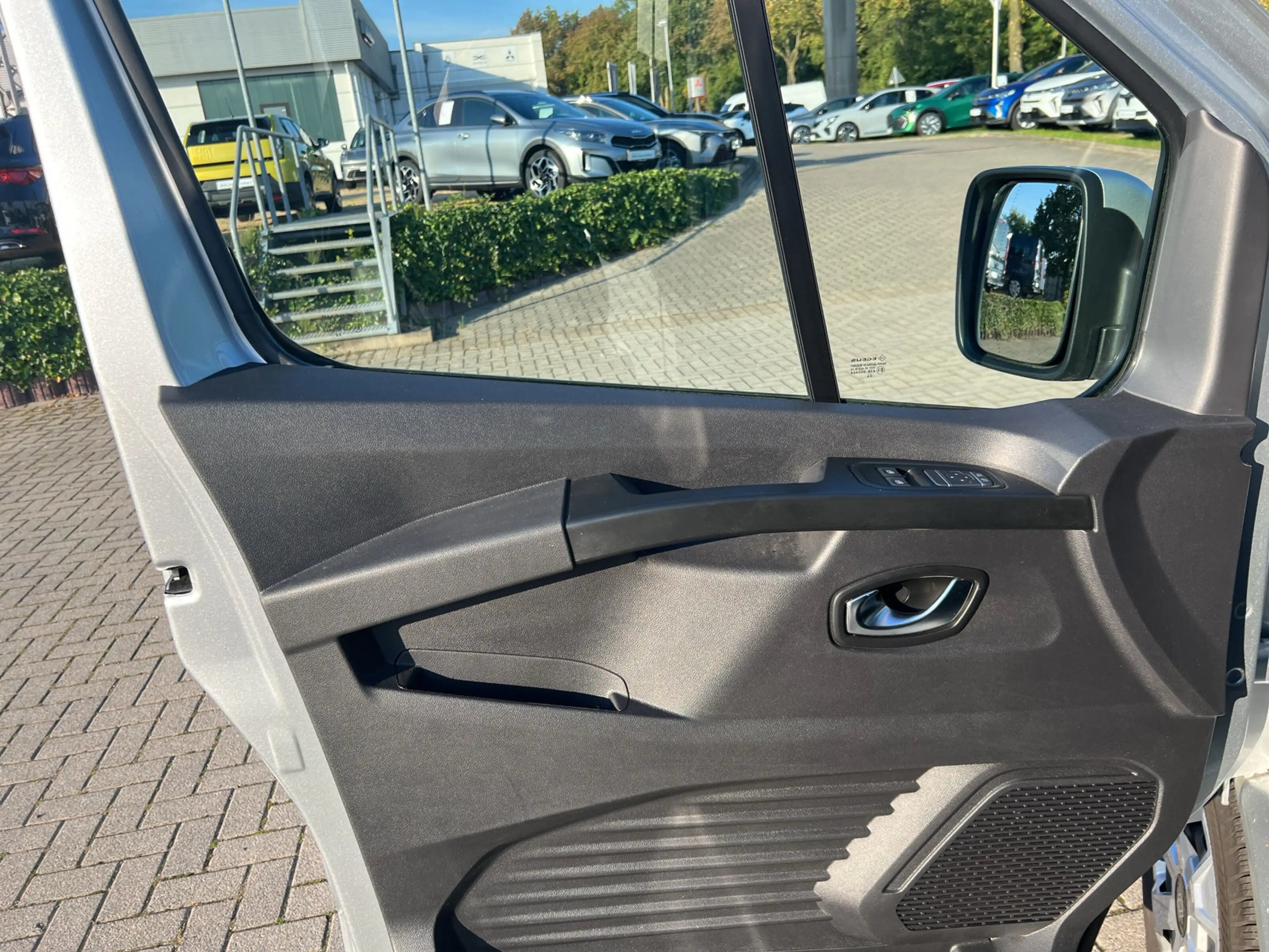 Renault Trafic Grand Combi dCi 170 EDC L2H1 +AHK +Navi +2xS-Tür + — photo 13