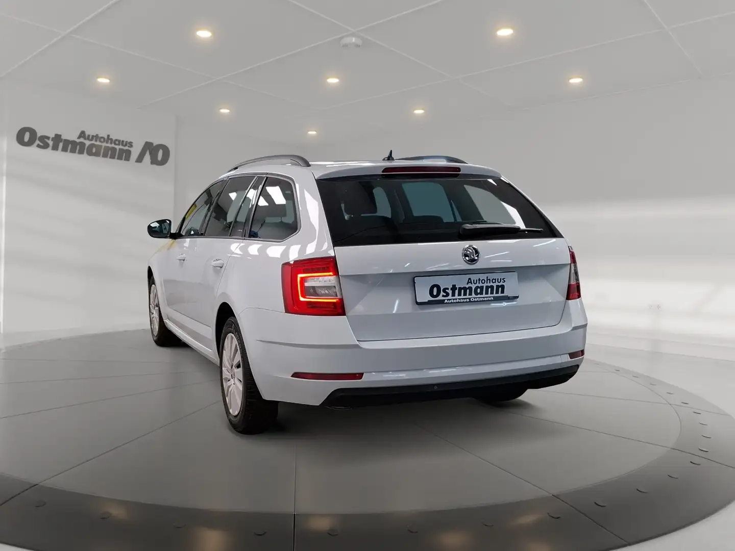 Skoda Octavia Combi 2.0 TDI Ambition PDC SHZ CarPlay Weiß - 2