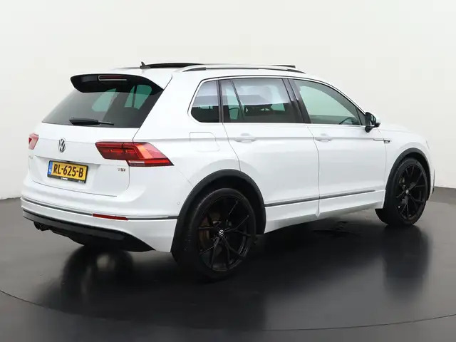 Volkswagen Tiguan view 5