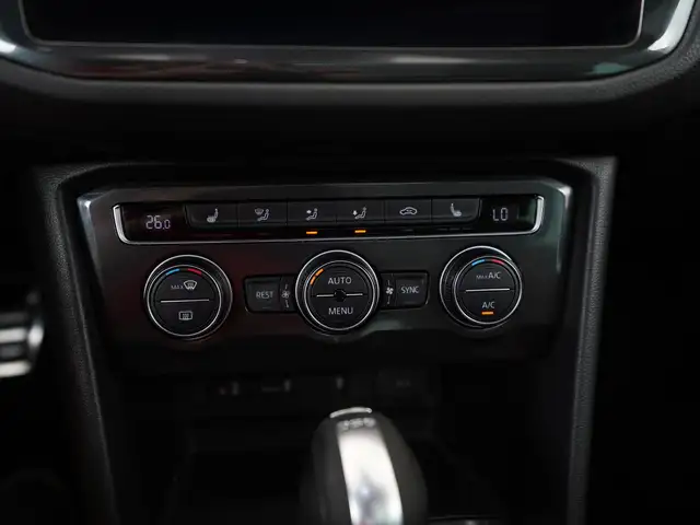 Volkswagen Tiguan view 12