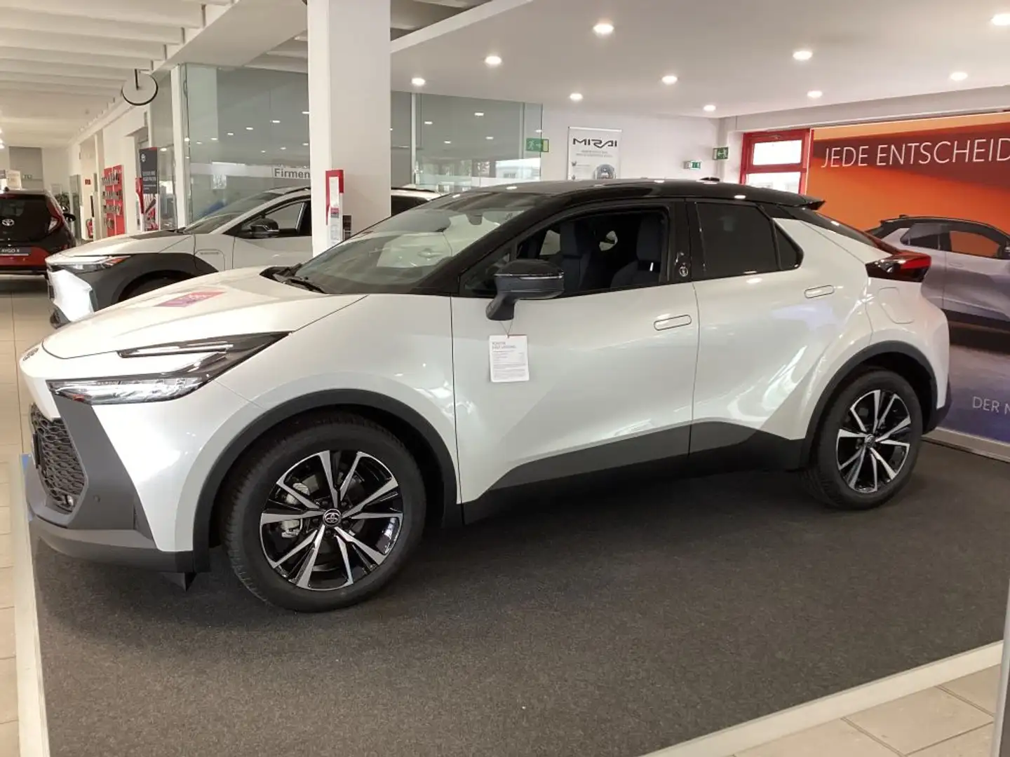 Toyota C-HR 2.0 Hybrid Teamplyer + Technik-Paket Weiß - 2