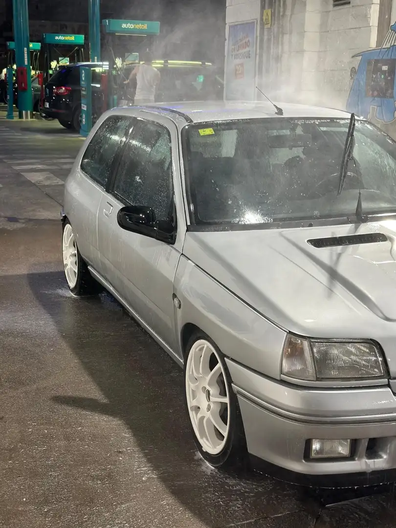 Renault Clio 1.8 16v - 2