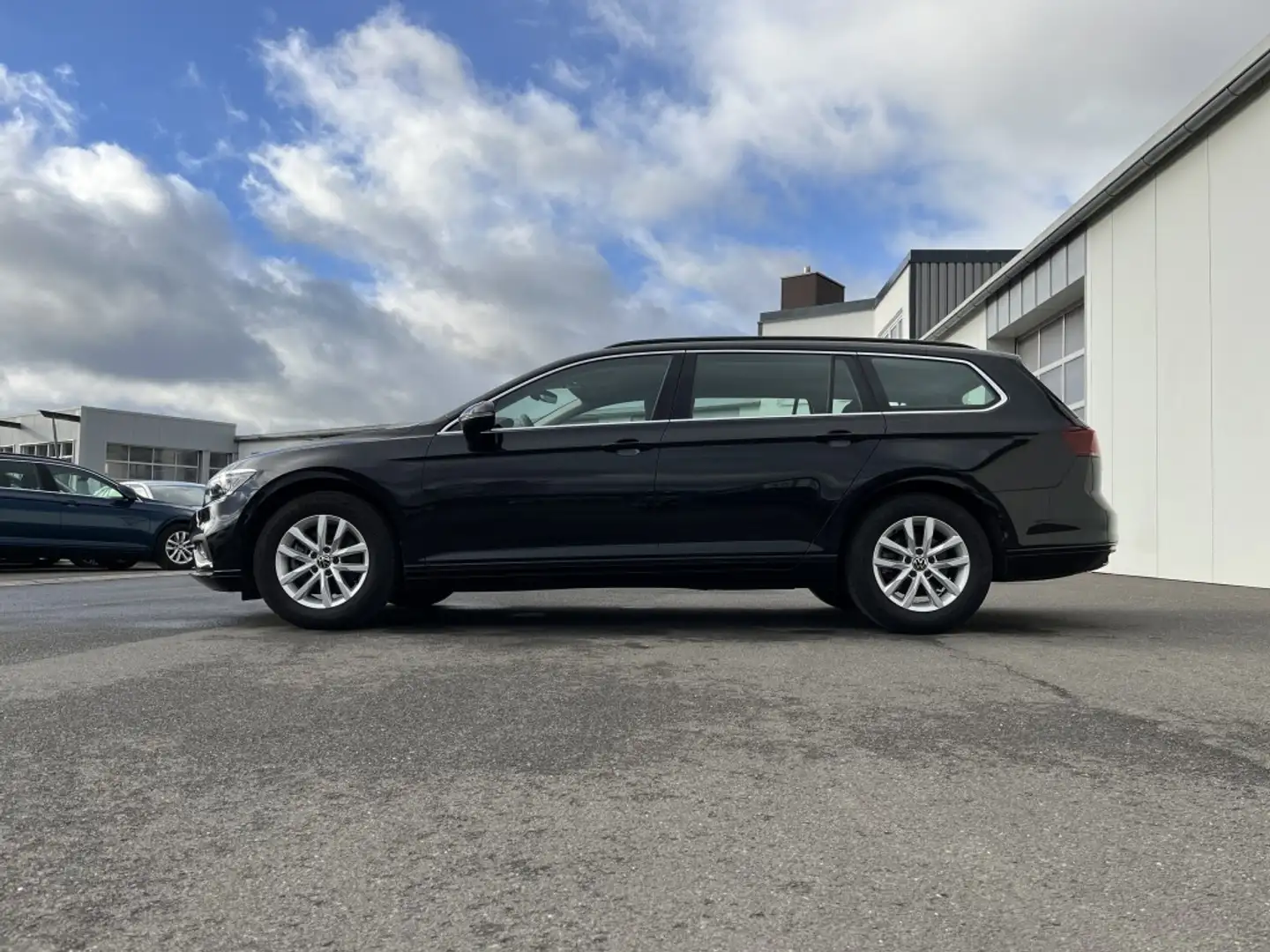 Volkswagen Passat Variant 2.0 TDI DSG Business 168€ m. 20% Anzahlung AHK A Schwarz - 2