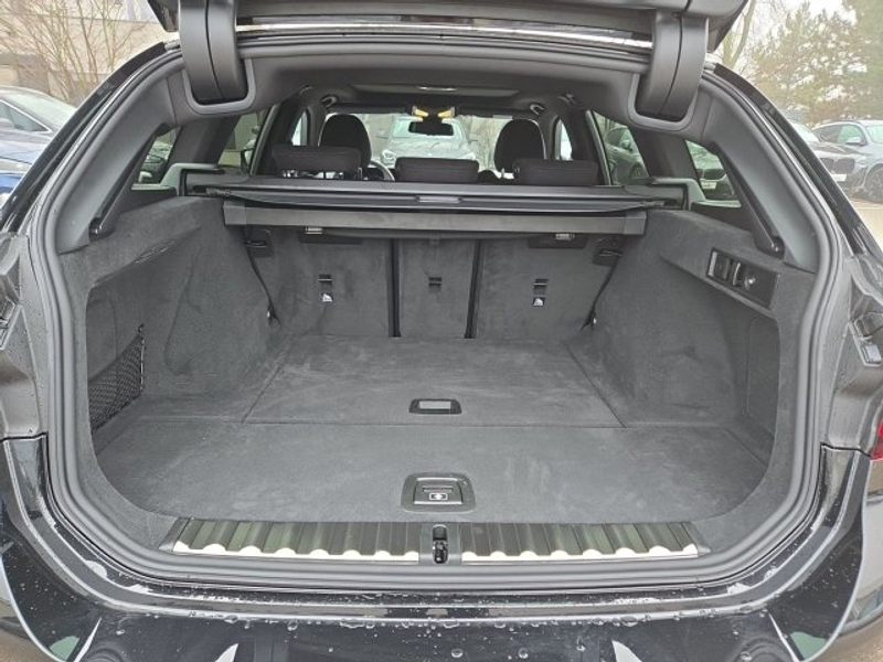 BMW 318 i Touring G21 — photo 11