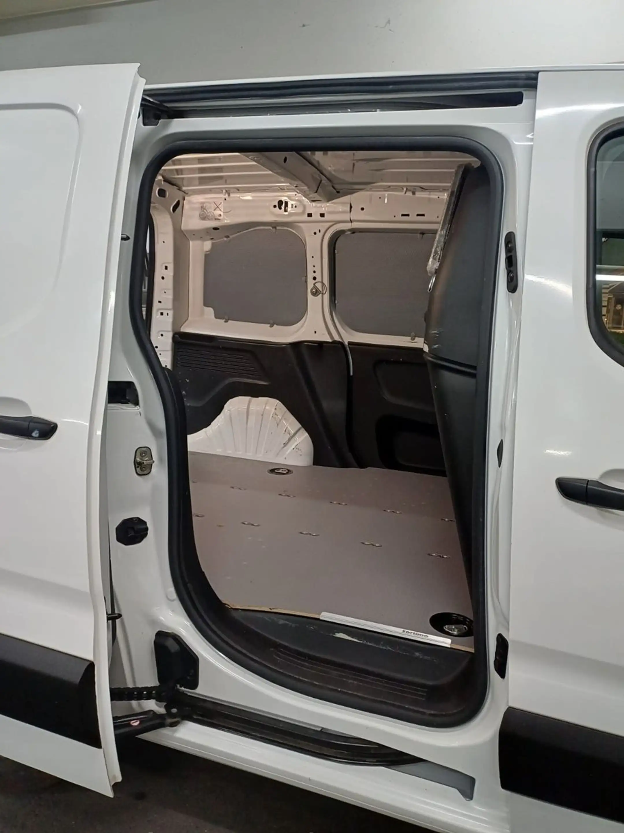 Opel Combo E Cargo Edition — photo 14
