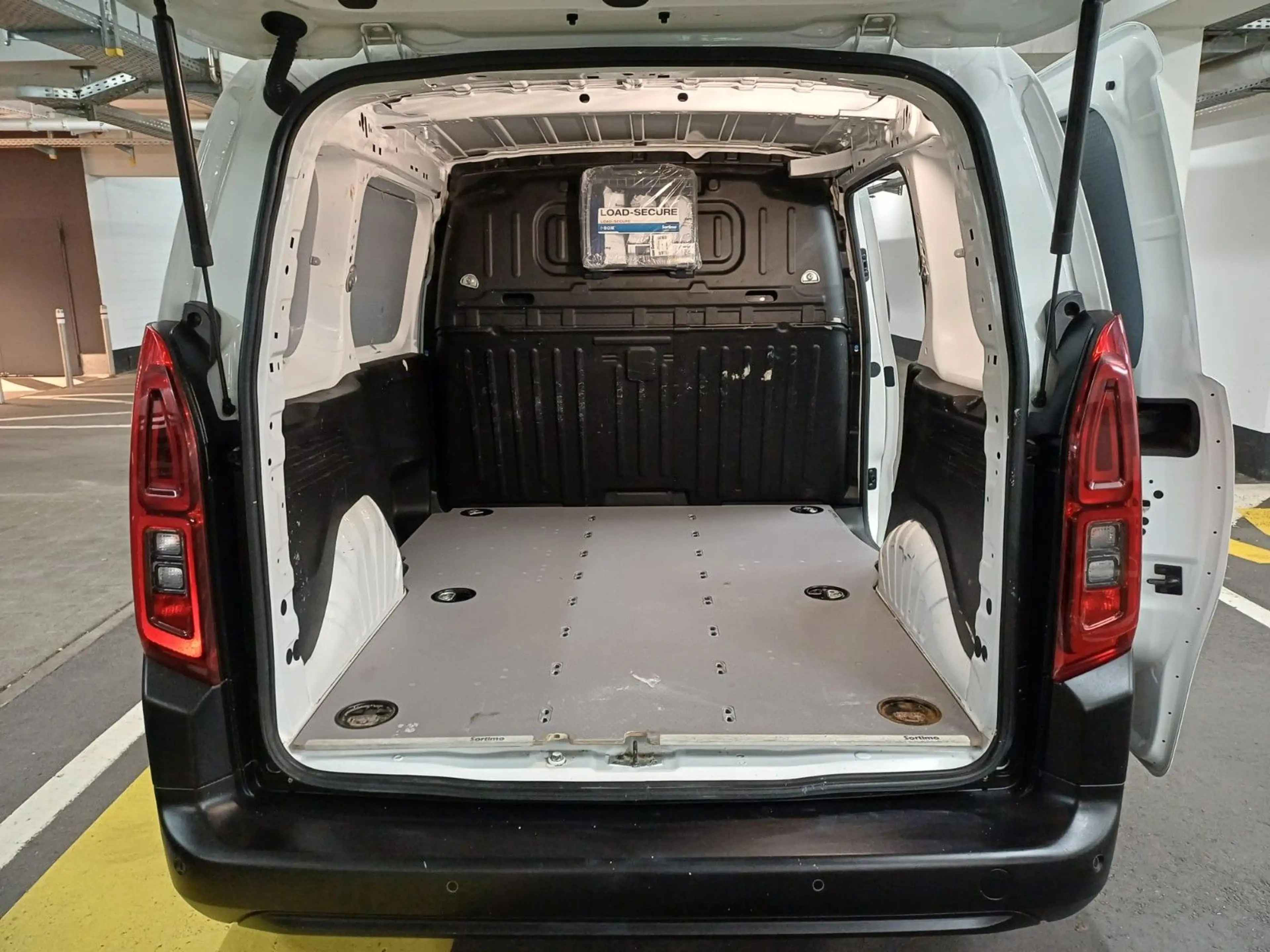Opel Combo E Cargo Edition — photo 13