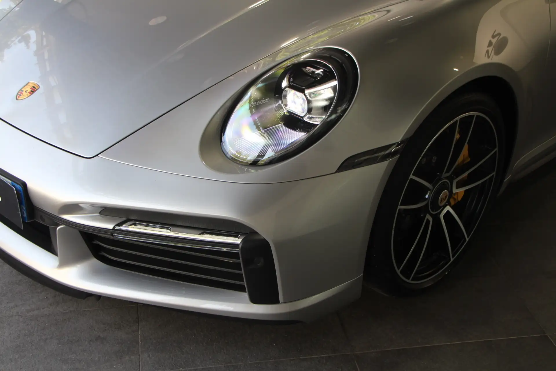 포르쉐 911 Turbo S Coupe 2021 회색 사진 3