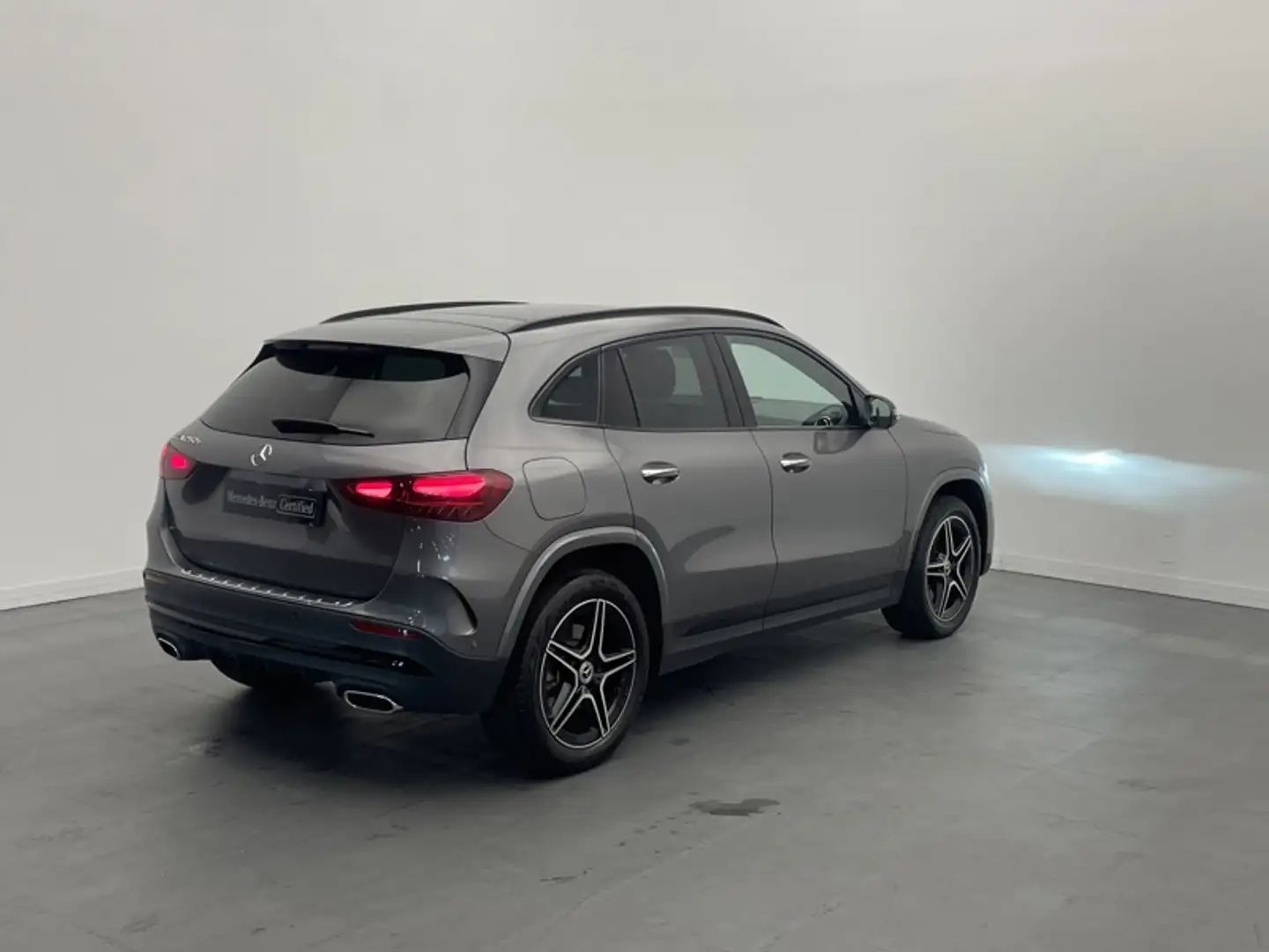 Mercedes-Benz GLA 250 250 e Hybrid AMG Line Toit Pano - 2