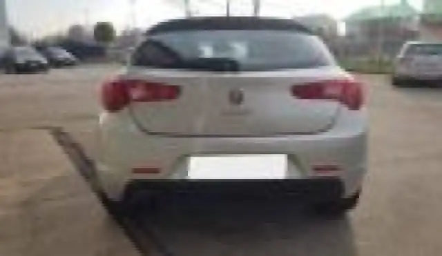 Alfa Romeo Giulietta view 3