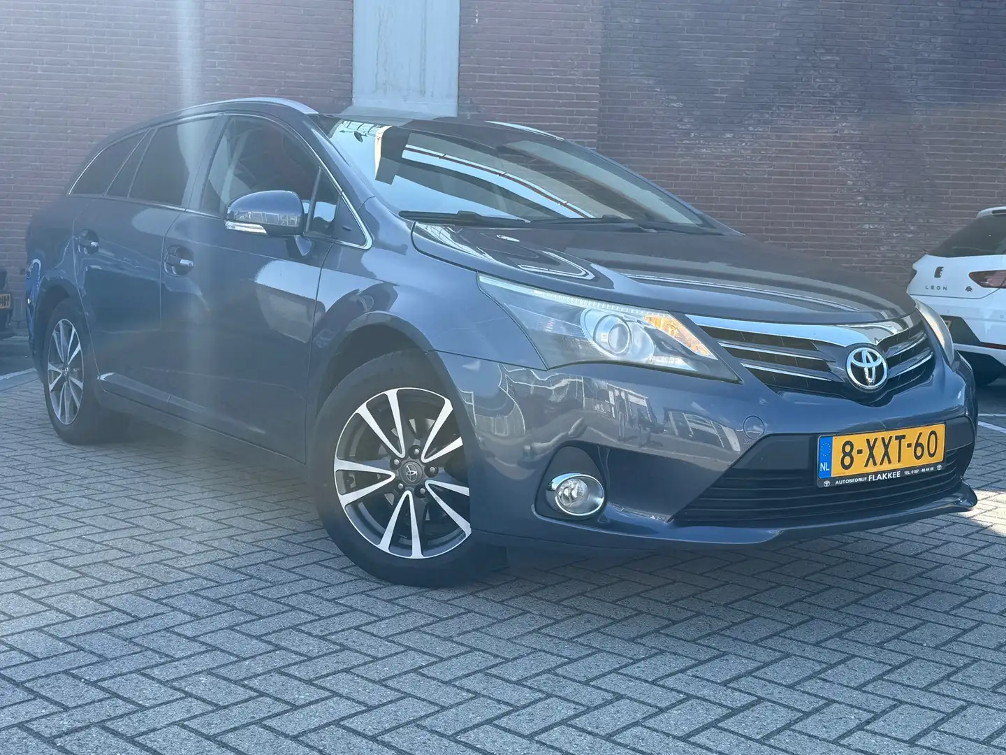 Toyota Avensis Wagon 1.6 VVTi Business|CAMARA|CRUISE|TREKHAAK|DEA Bleu - 1