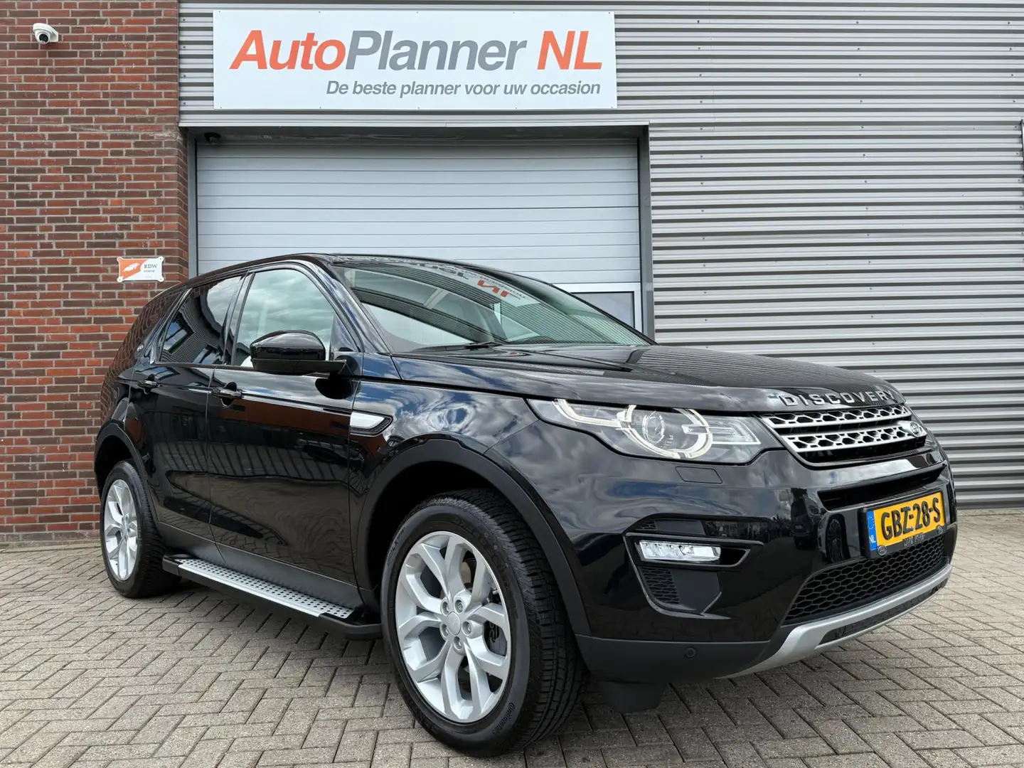 Land Rover Discovery Sport 2.0 Si4 4WD Urban SE Dynamic! Zwart - 1