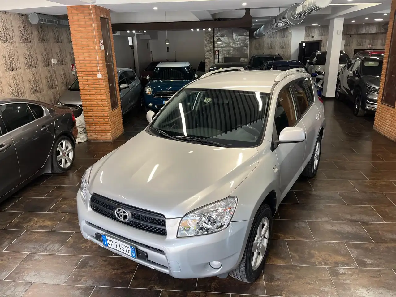 Toyota RAV4 2.2 D-4D Sol 136 ch – 4x4 – Boîte manuelle