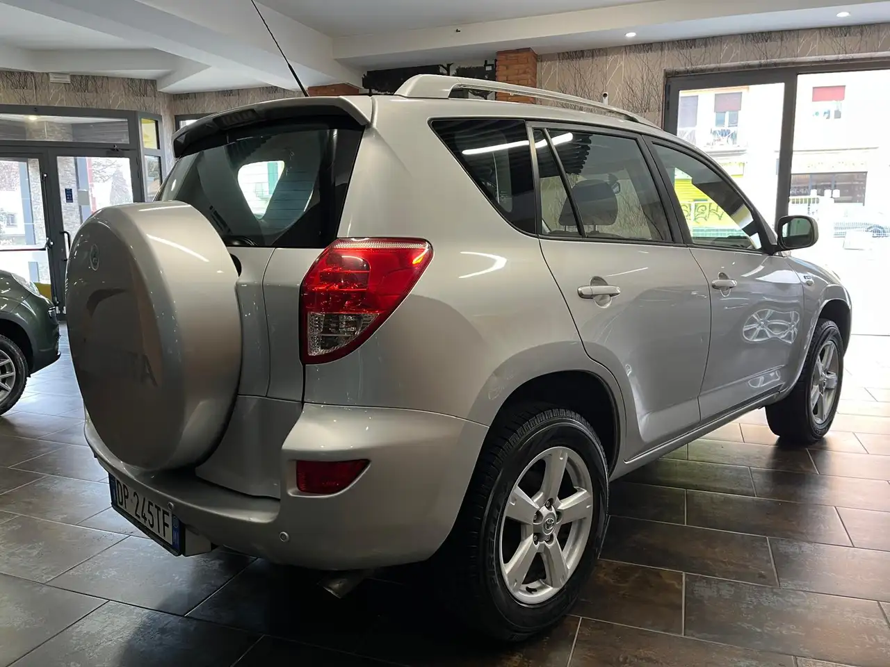 Toyota RAV4 2.2 D-4D Sol 136 ch – 4x4 – Boîte manuelle