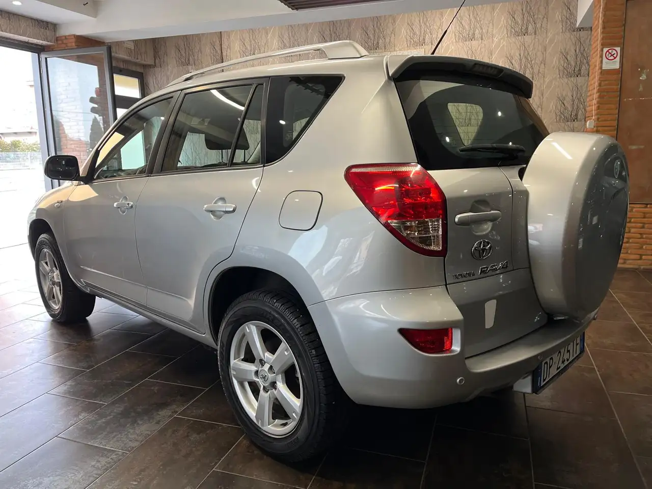 Toyota RAV4 2.2 D-4D Sol 136 ch – 4x4 – Boîte manuelle