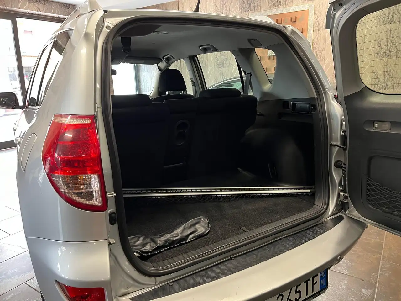 Toyota RAV4 2.2 D-4D Sol 136 ch – 4x4 – Boîte manuelle