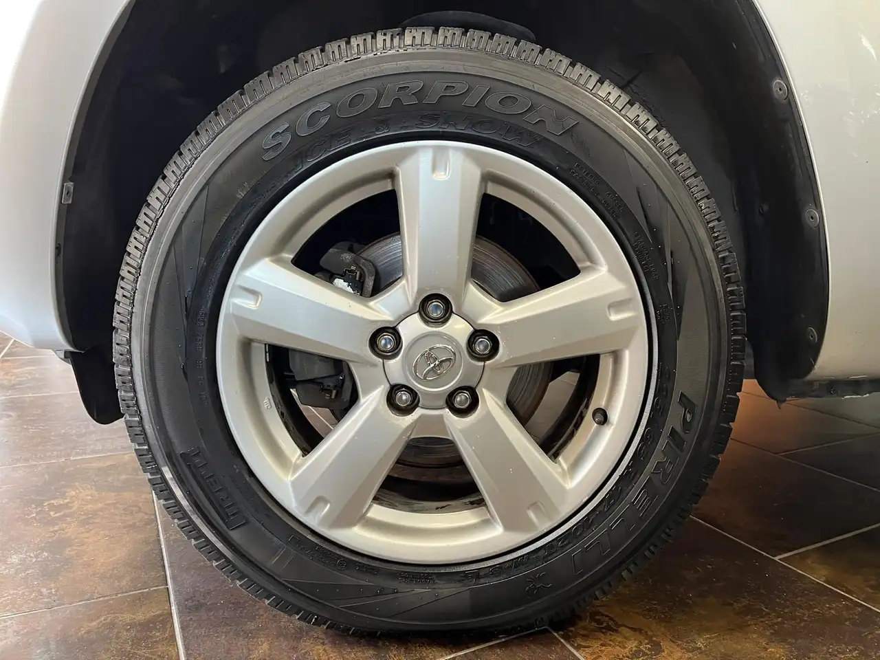 Toyota RAV4 2.2 D-4D Sol 136 ch – 4x4 – Boîte manuelle