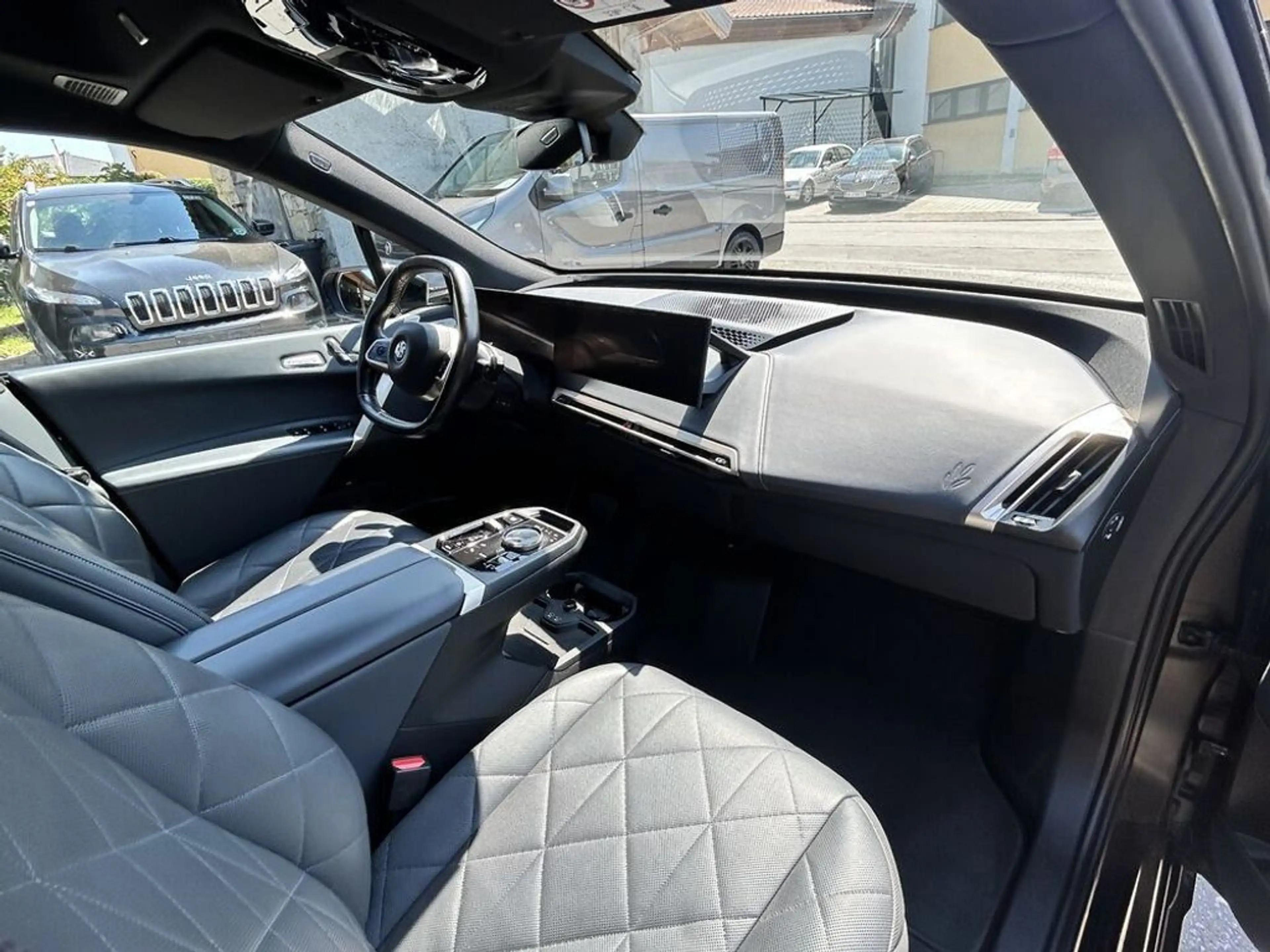 BMW iX 40 xDrive Sport*LASER*HUD*SITZKL*MASSAGE*B&W*22'' — photo 8