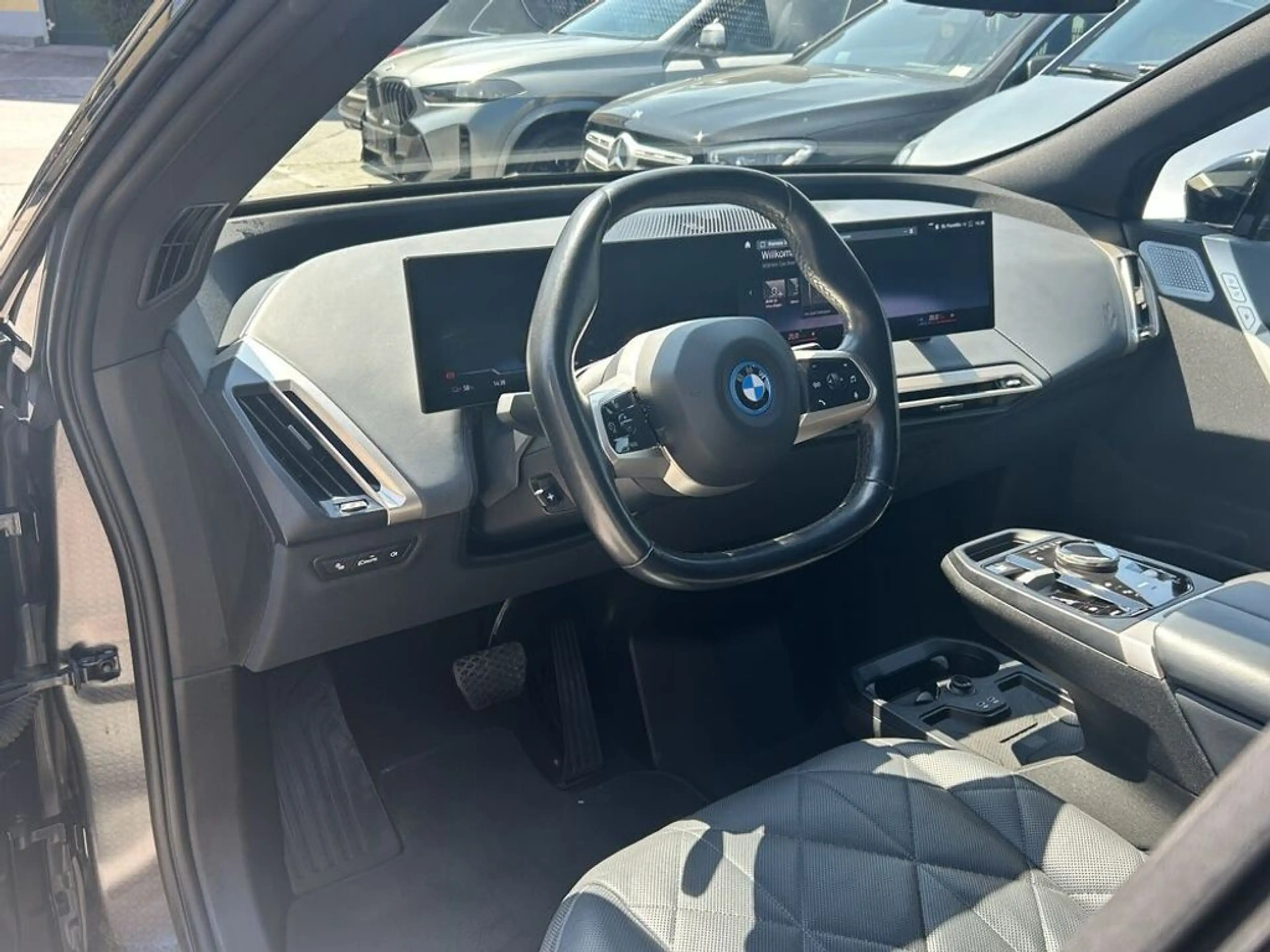 BMW iX 40 xDrive Sport*LASER*HUD*SITZKL*MASSAGE*B&W*22'' — photo 7