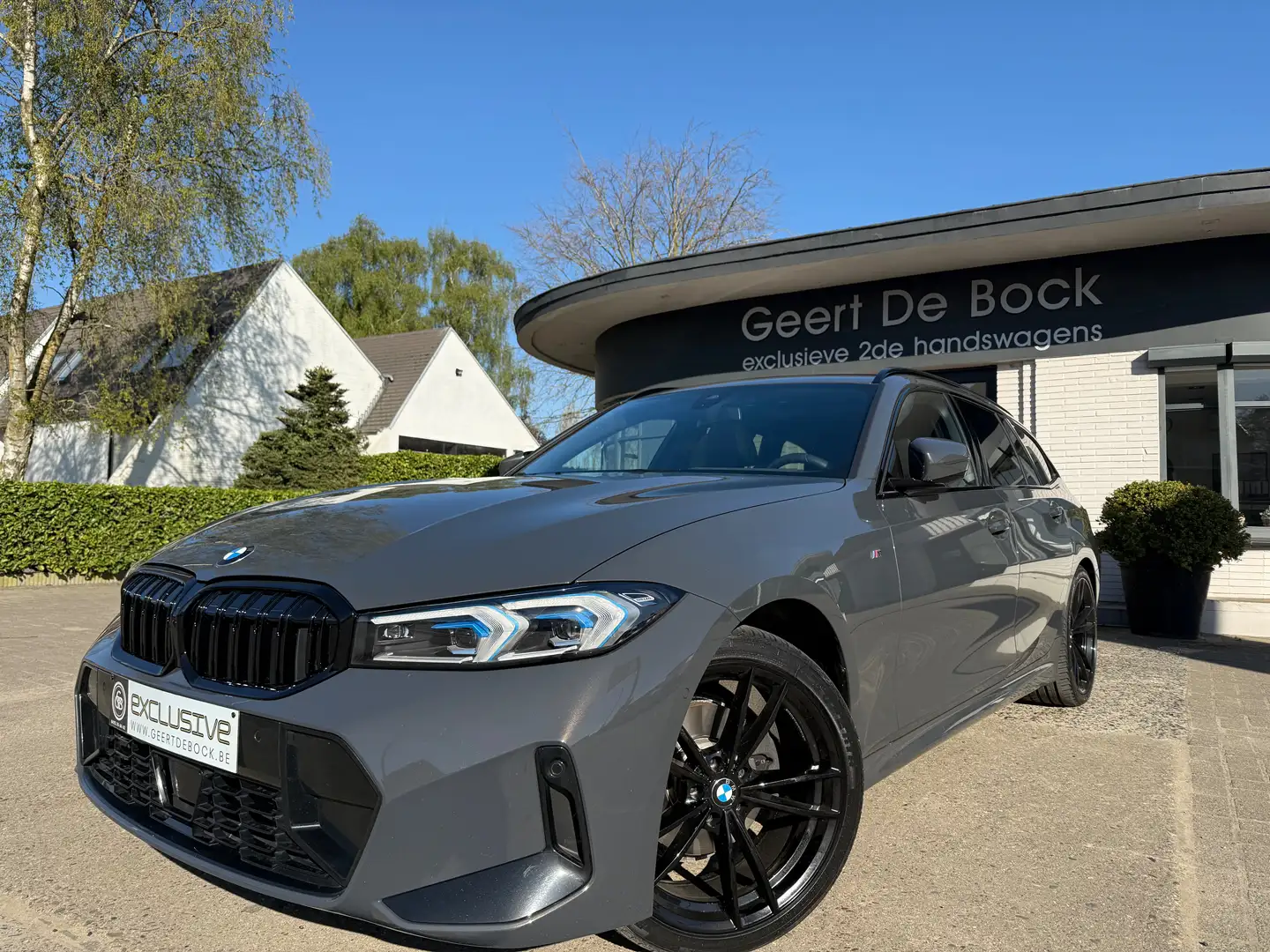 BMW 320 iASTOURING/MSPORT/HEADUP/PANO/19" *VERKOCHT* Grijs - 1