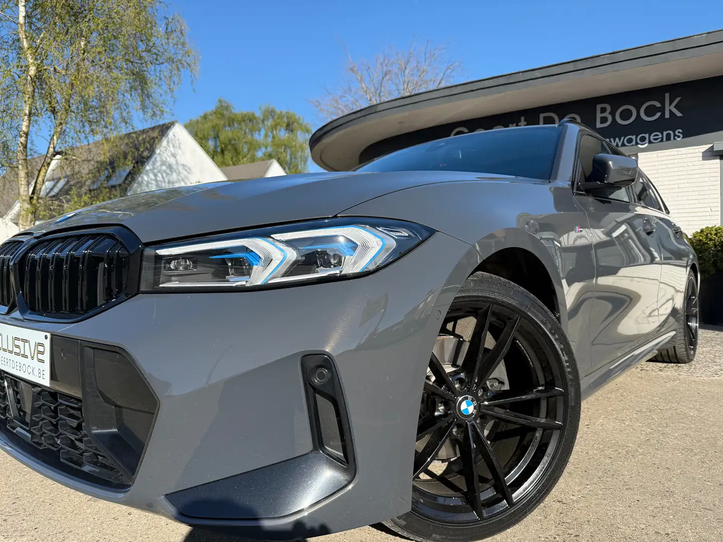 BMW 320 iASTOURING/MSPORT/HEADUP/PANO/19" *VERKOCHT* Grijs - 2