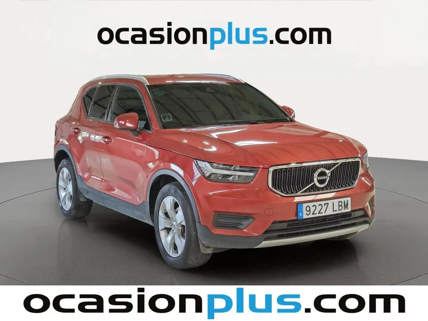 Volvo XC40 D3 Momentum Aut. Rojo - 2