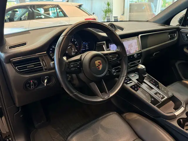 Porsche Macan view 14