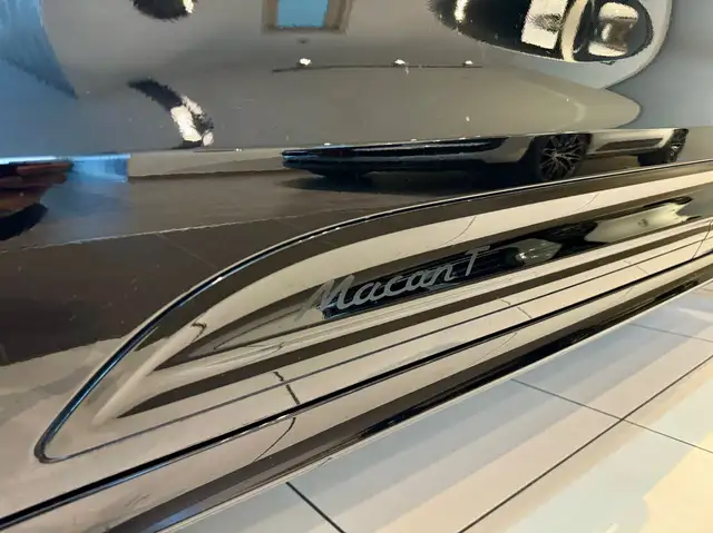 Porsche Macan view 5