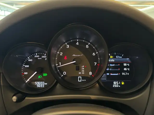 Porsche Macan view 15