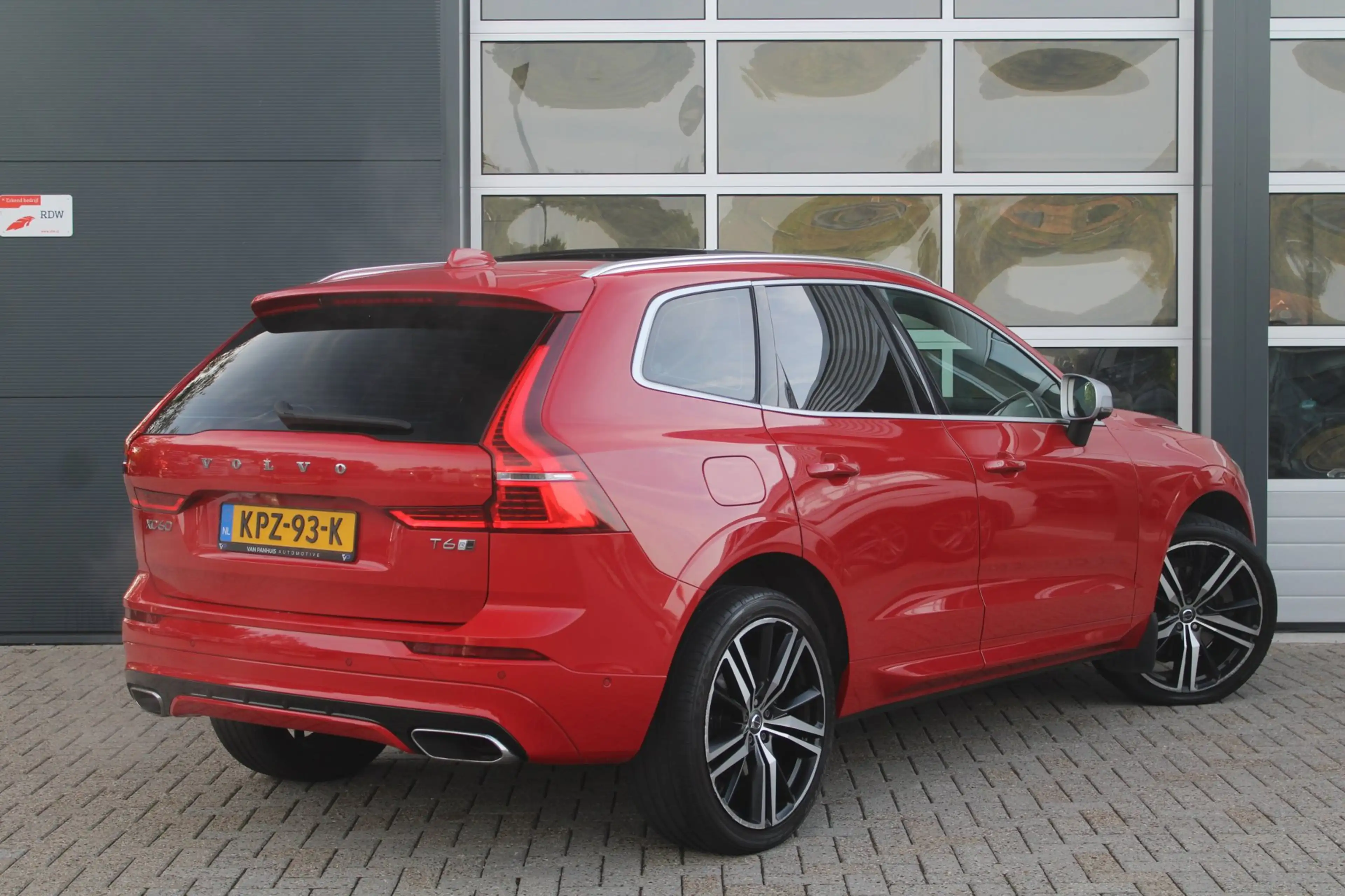 Volvo XC60 2.0 T6 AWD R 310pk | Pano | HK | 360 | ACC | HUD | — photo 2