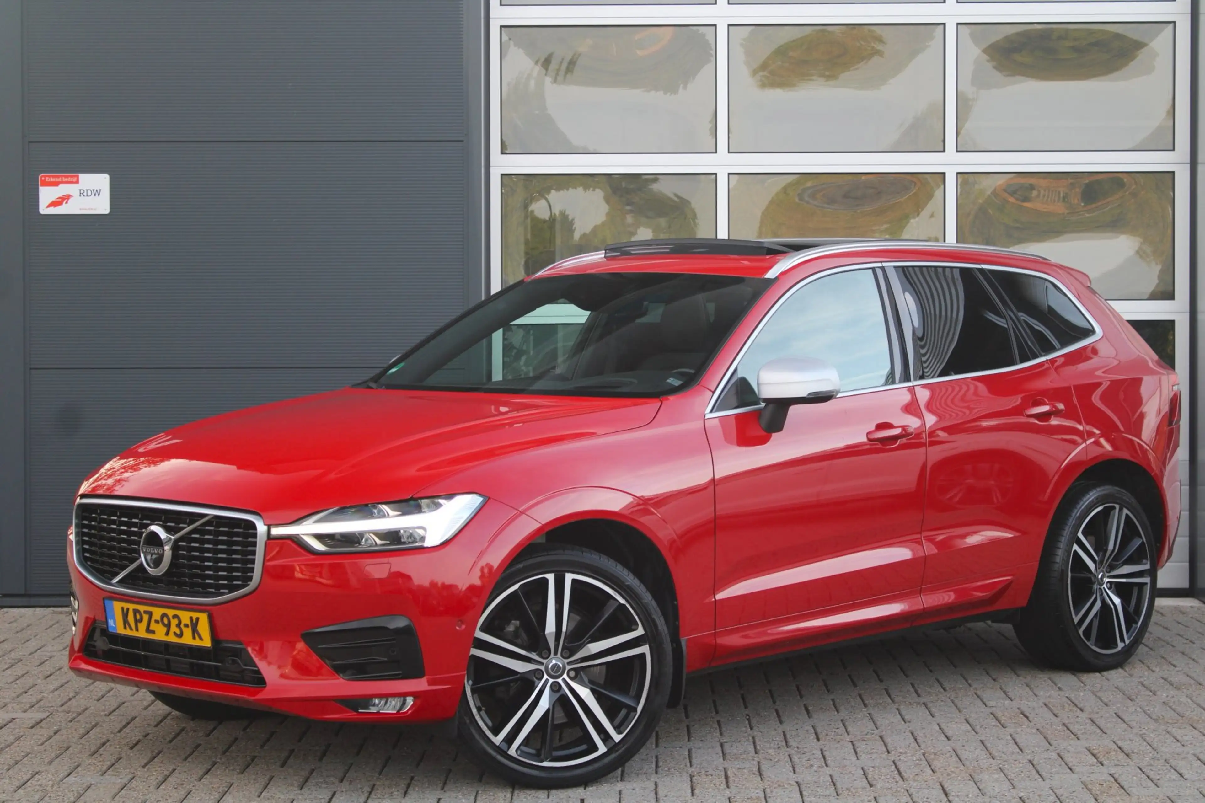 Volvo XC60 2.0 T6 AWD R 310pk | Pano | HK | 360 | ACC | HUD |